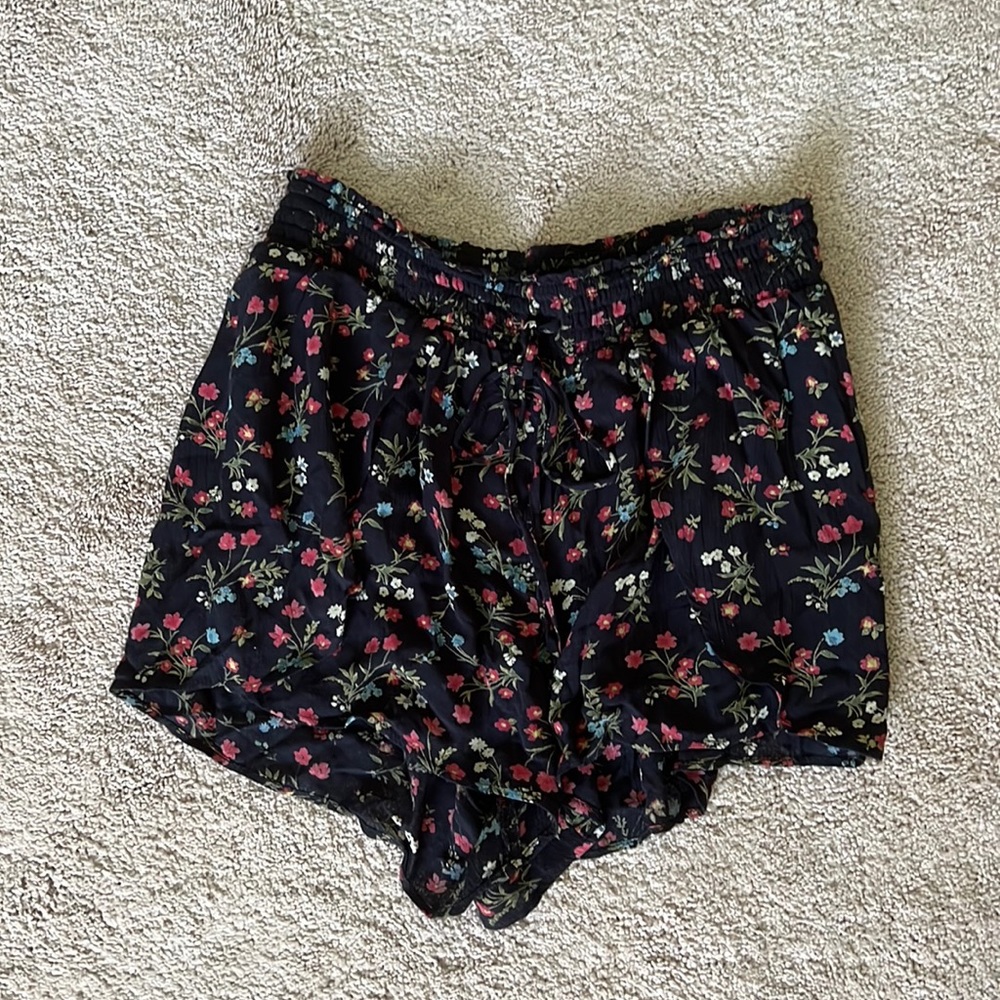 floral print shorts